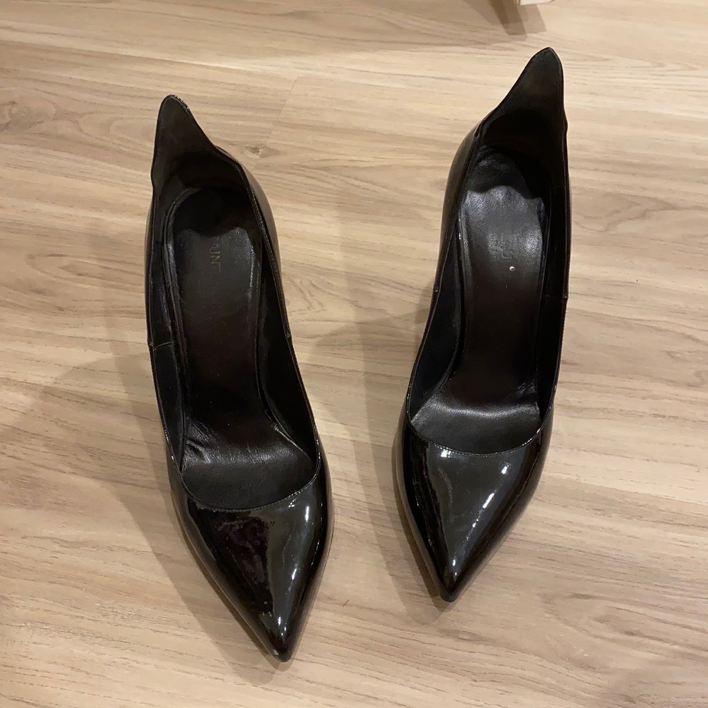 YSLBlack patent leather heels